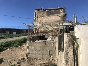 Neues Dach für Hühnerstall